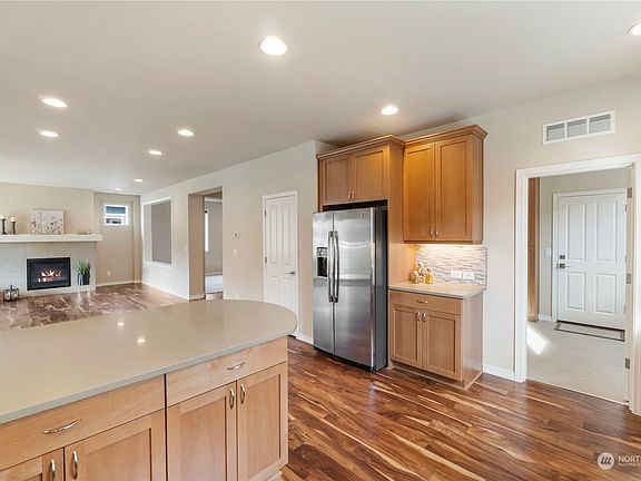 5th image of 14426 190th Avenue Ct E