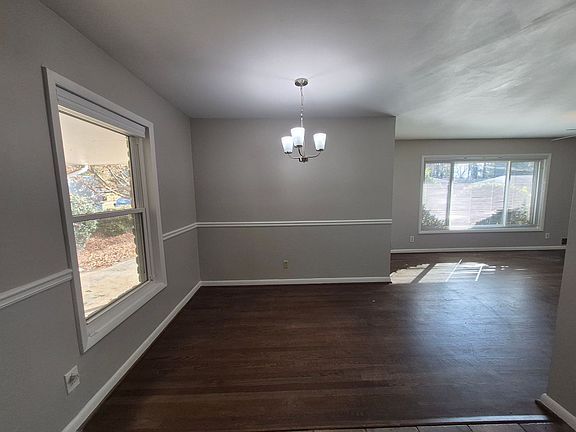 3rd image of 652 Forest Ridge Dr SE