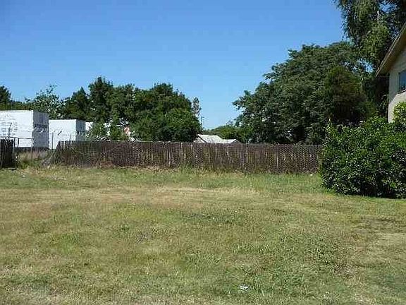 2nd image of 1722 Linda Ave