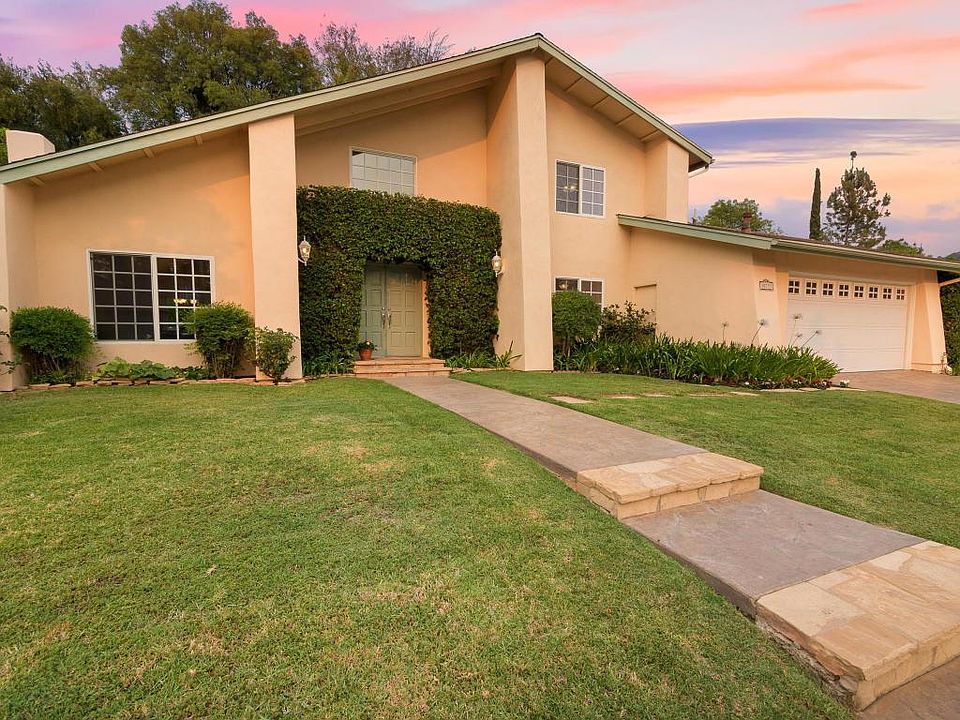 1st image of 30755 Lakefront Dr