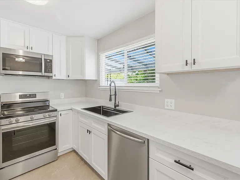 360 E Dartmouth St — Photo 2