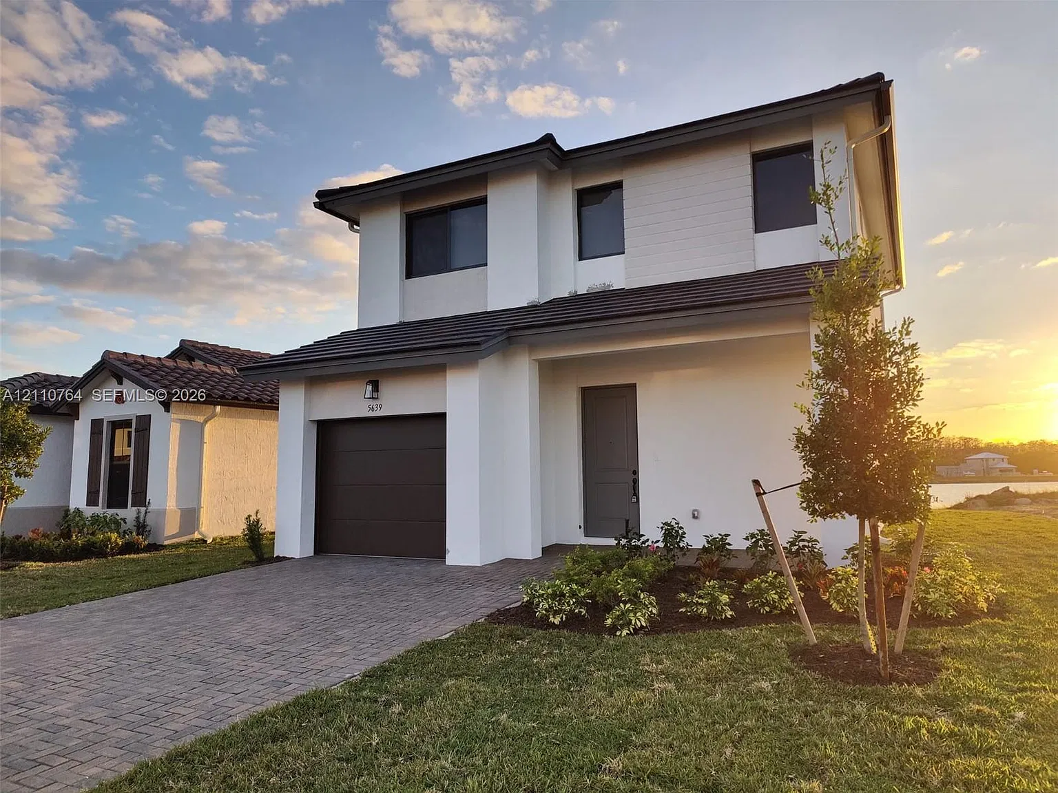 3 bed, 2.5 bath, $2,300 — Photo 1