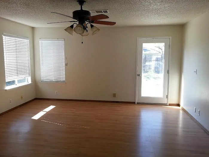 3 bed, 1420 sqft, $2,000 — Photo 4