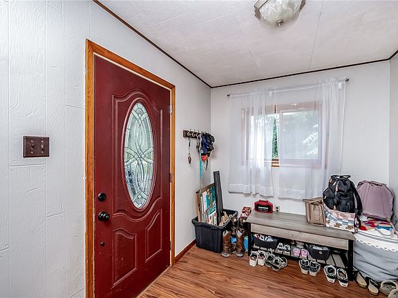 4th image of 19 Cedar St