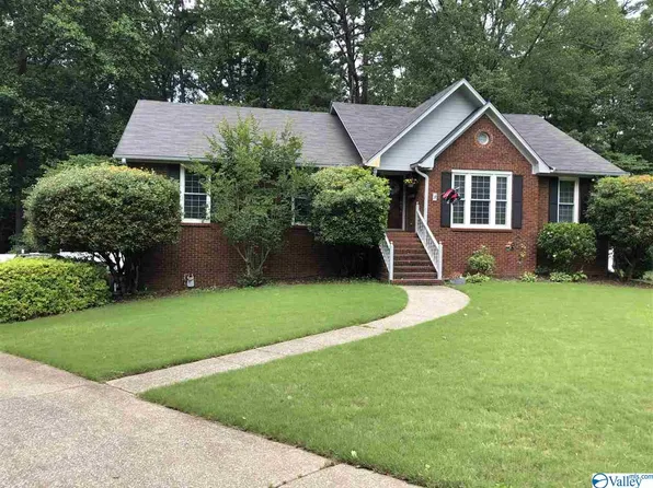 6033 Mockingbird Ln, Pinson, AL 35126