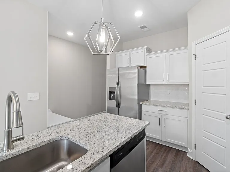 224 Drayton Dr #H — Photo 8