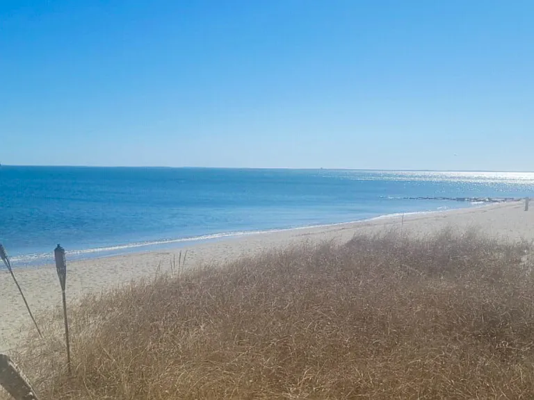 655 Fairfield Beach Rd — Photo 2