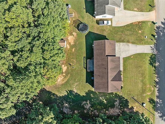 3rd image of 107 White Pine Dr