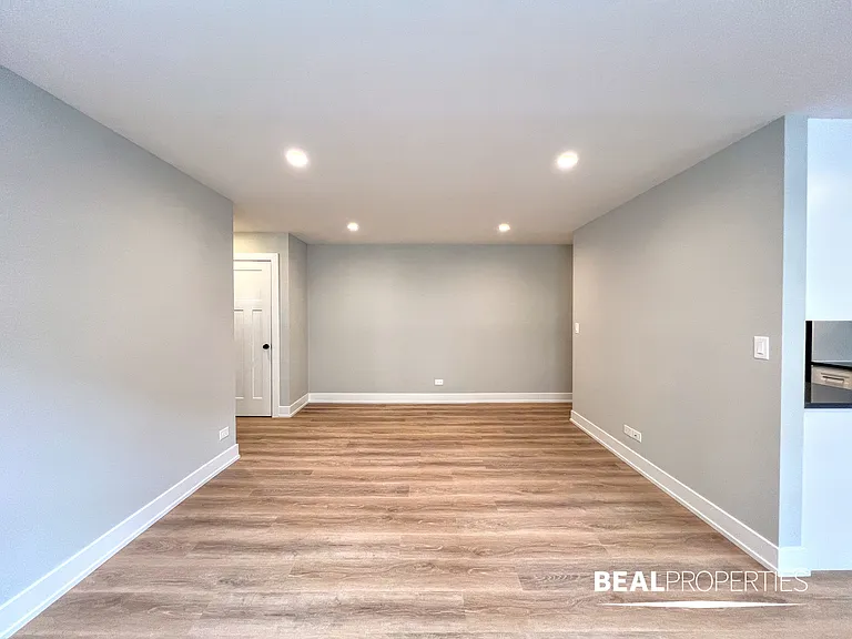 452 W Oakdale — Photo 44