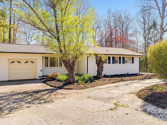 2nd image of 203 Thornbird Ave