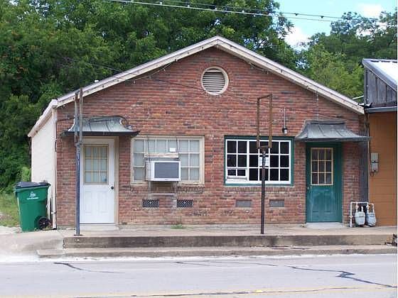 1st image of 211 NE Barnard St