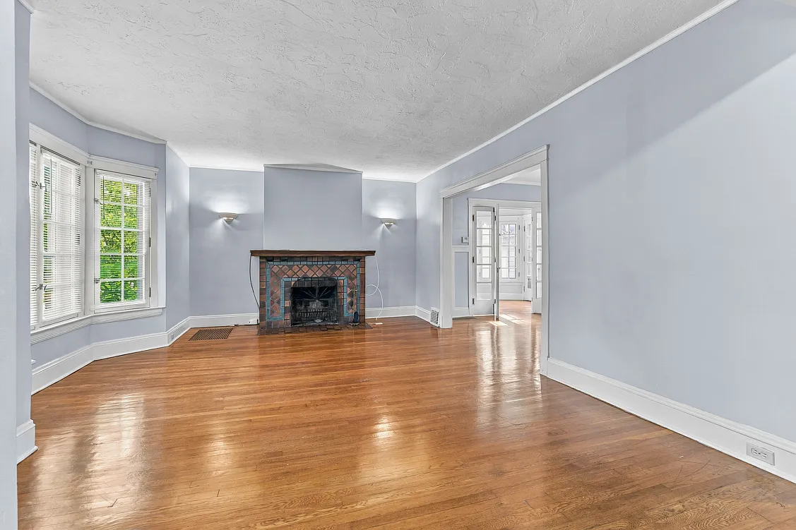 2946 Meadowbrook Blvd — Photo 2