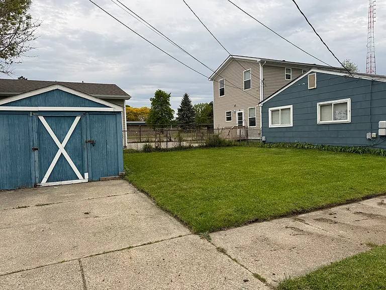 2180 Hamata St — Photo 28