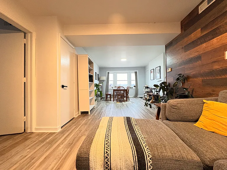 5737 Hobart St #4 — Photo 17