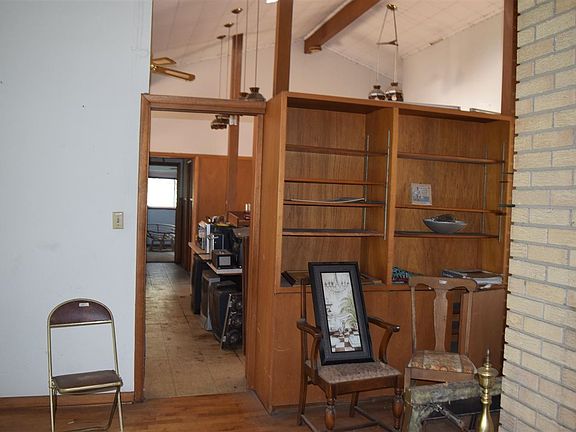 4th image of 801 N Skyline St