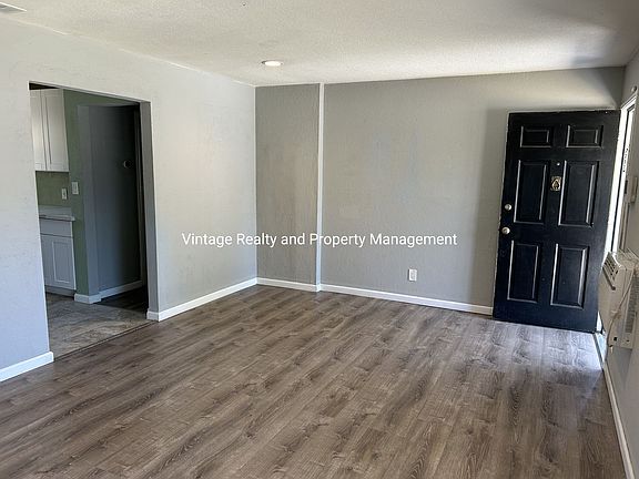 4th image of 476 E Downs St