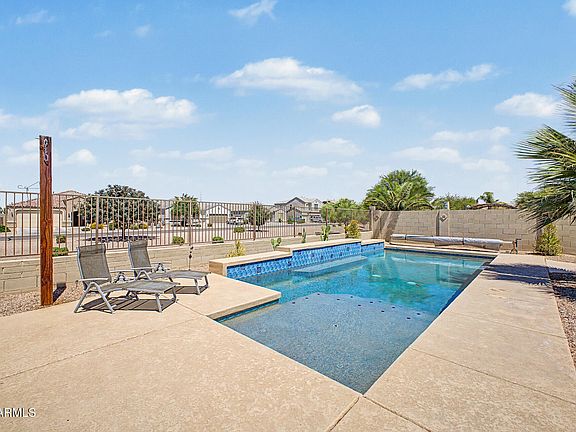 3rd image of 808 W BRANGUS Way
