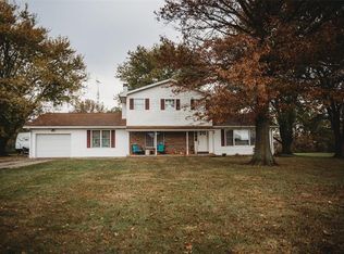 668 Lakeview Dr, Shipman, IL 62685