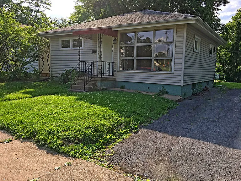 239 Crestmont Ave — Photo 3
