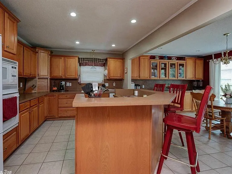 Large Spacious Kitchen