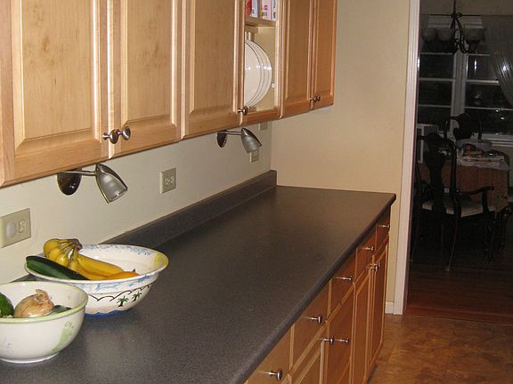 3rd image of 322 Pine St