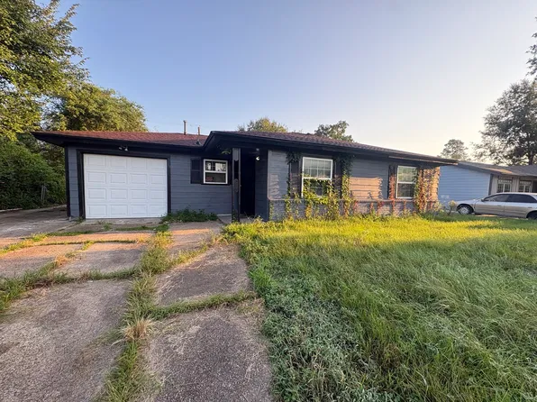 9315 Oak Knoll Ln, Houston, TX 77078