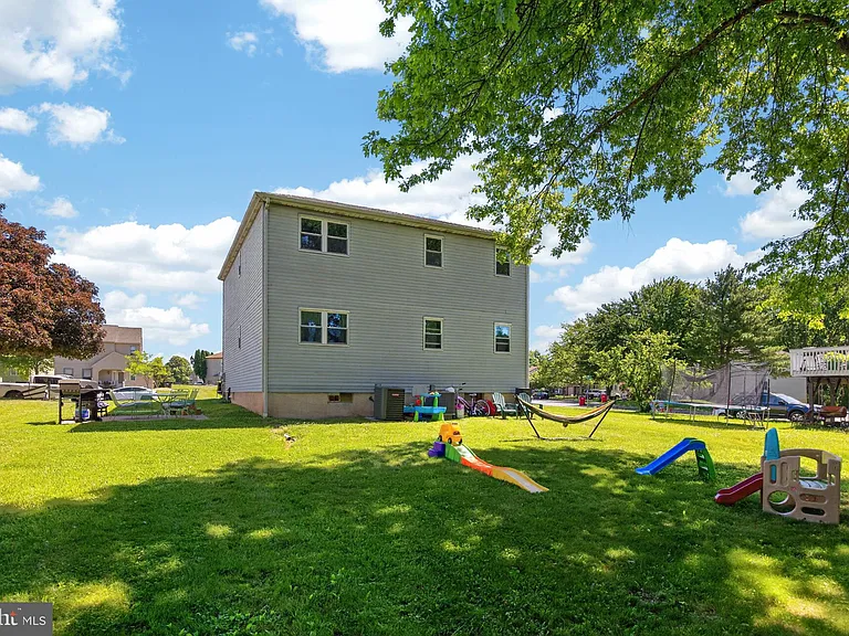 299 Florence Dr — Photo 23