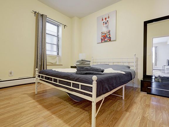2nd image of 851 Bergen Ave #4