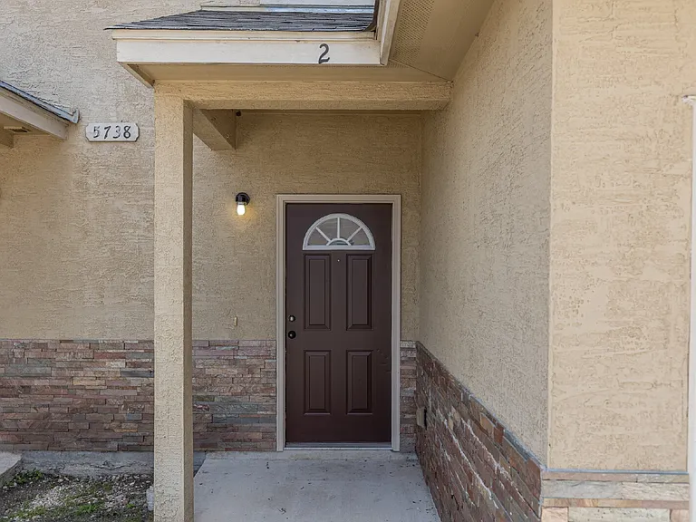 5738 Golf Hts #2 — Photo 3