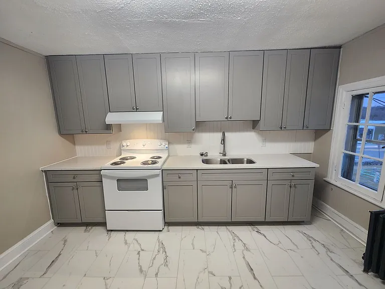 651 Lincoln Way W — Photo 5