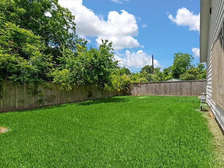 2514 Bennington St — Photo 35