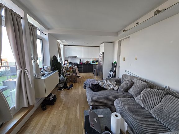 4th image of 114 Troutman St #615