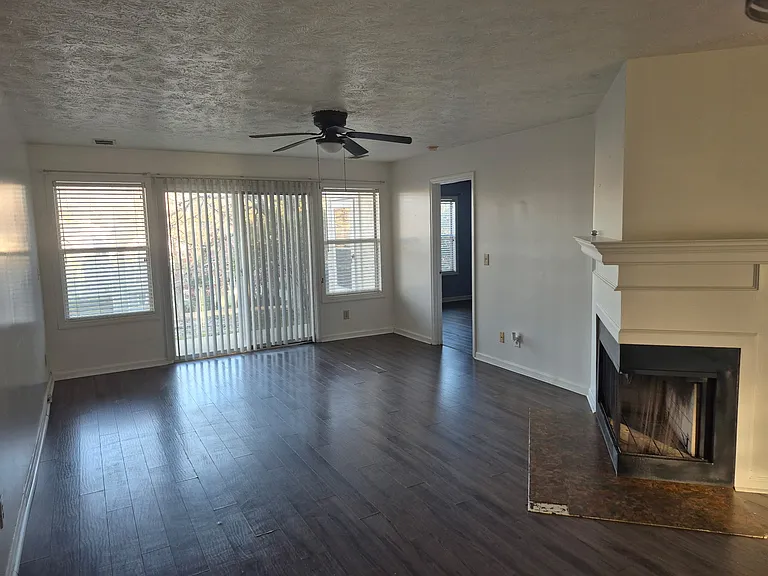 1004 Brookhollow Dr #2 — Photo 2