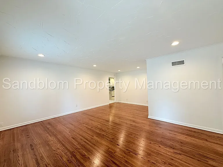 3737 E 37th Pl — Photo 4