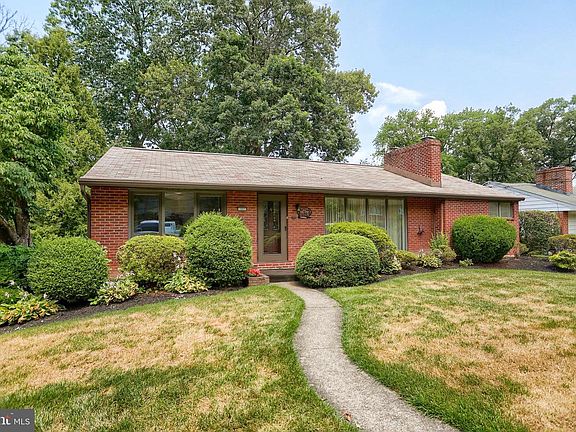 2nd image of 127 Ridgeview Dr