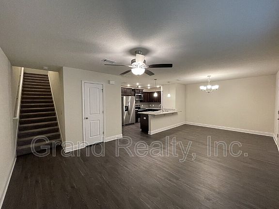 4th image of 4429 Village Oak Ln