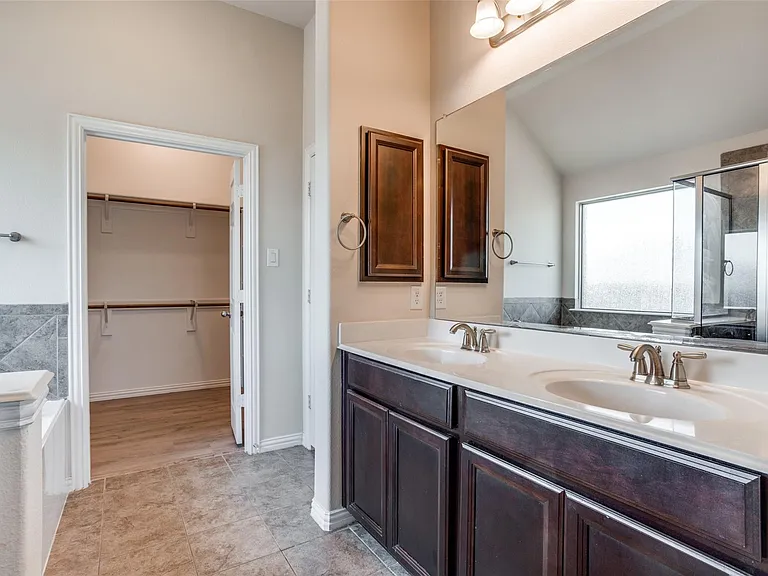 700 Golden Nugget Dr — Photo 7