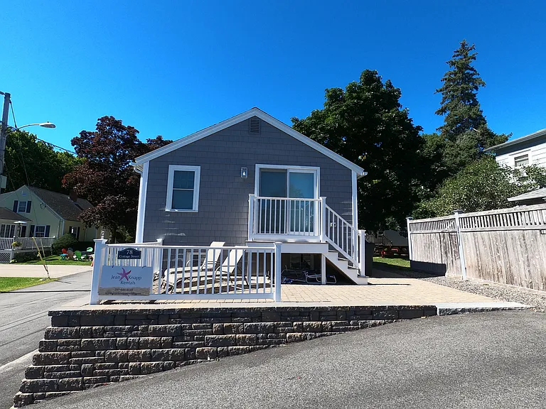 Cottage St — Photo 2