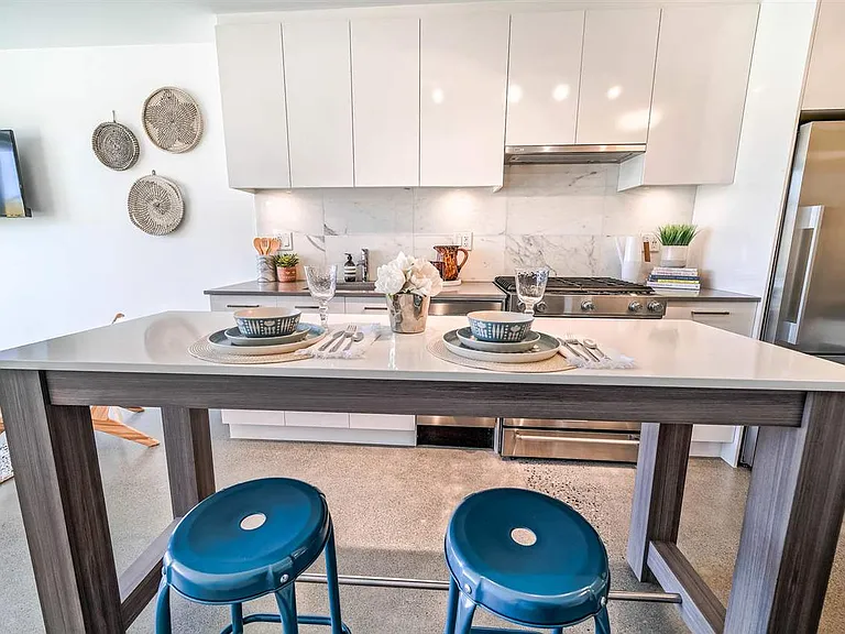 231 E Pender St — Photo 3