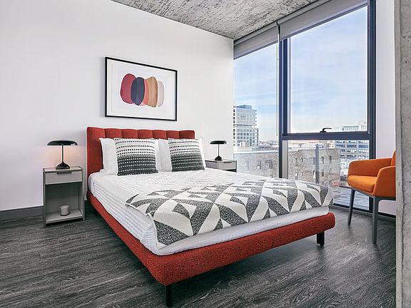 4th image of 1301 W Lake St #504