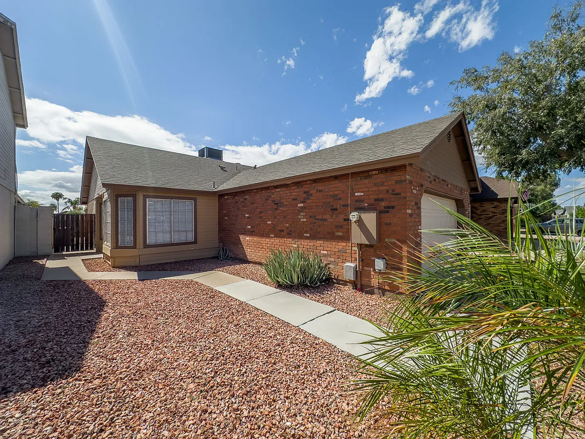 Cozy 3 Bed + 2 Bath home in Chandler! — Photo 3