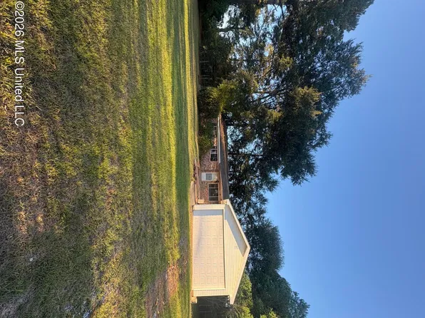 105 Hulon St, Ellisville, MS 39437