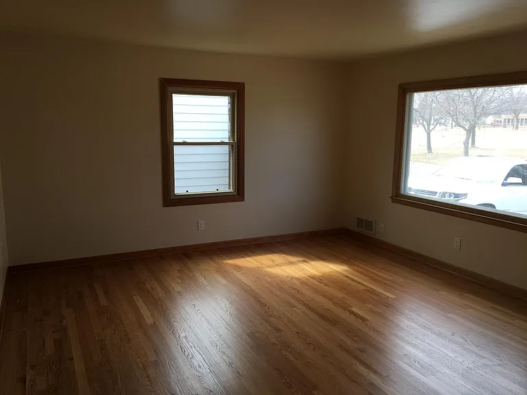6457 W Kinnickinnic River Pkwy — Photo 4