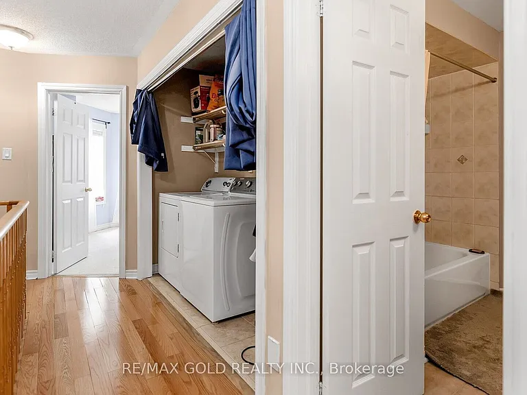 17 Echoridge Dr — Photo 2