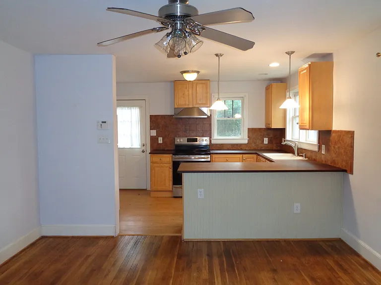 Dacian Ave — Photo 3