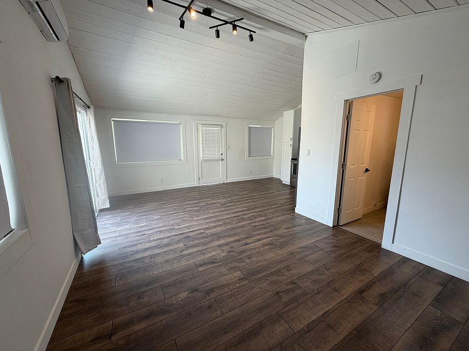 1st image of 1332 Calle Crisantemo #B