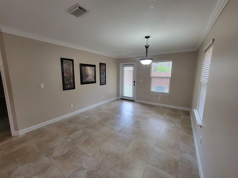 712 Hazel Dr — Photo 12