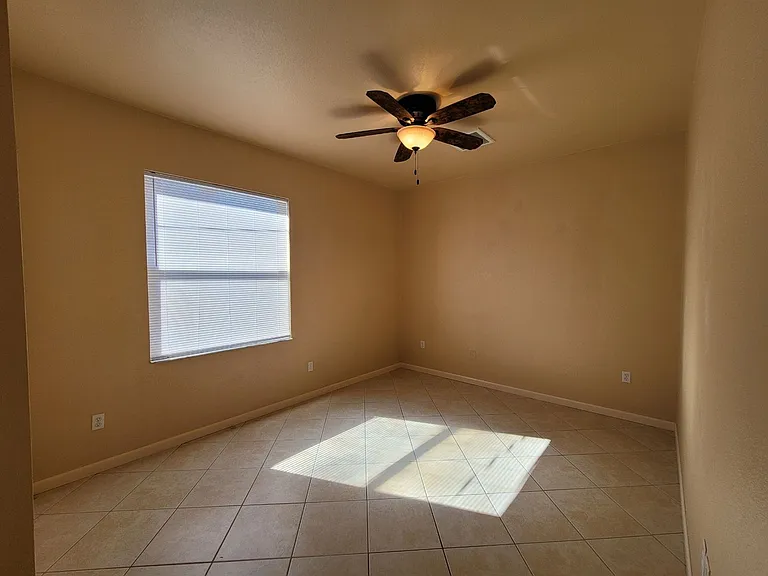 3323 SW 27th Pl — Photo 9
