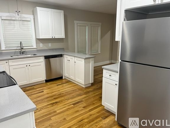 5th image of 903 N Shine Ave