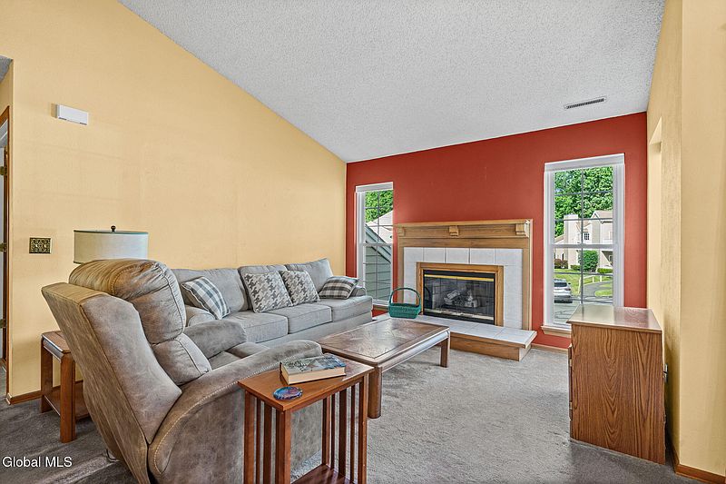 4th image of 422 Hampton Place Boulevard